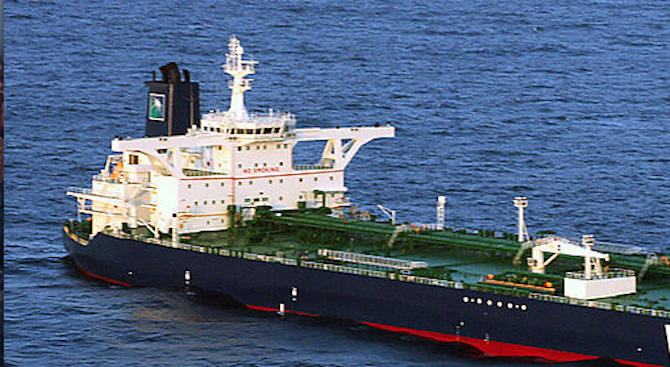 Иран задържа чуждестранен танкер в Персийския залив, пренасящ контрабандно гориво за арабски страни 