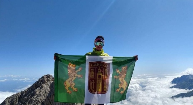 Знамето на Банско се развя на връх Гранд Сасо в Италия