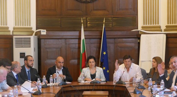 Десислава Танева: Най-високо е напрежението в стопанствата без мерки за биосигурност