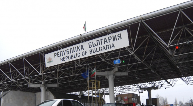 България отрече публикации в чужди медии, че граничните ни полицаи малтретират бежанци