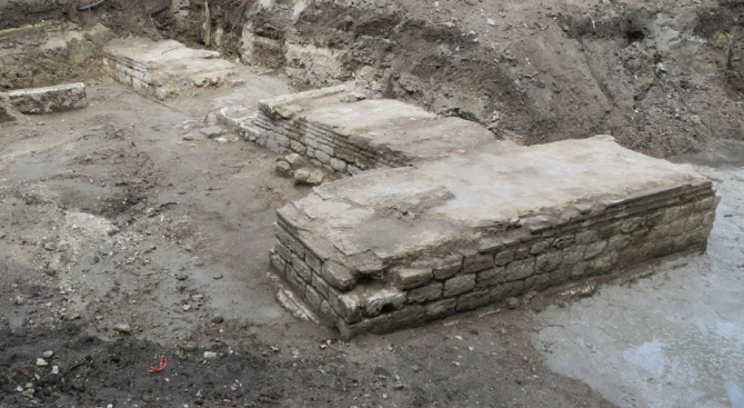Приключиха археологическите разкопки на могилата край село Бъзовец