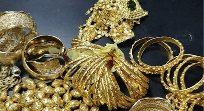 Спипаха над 2 кг златни накити на Дунав мост 
