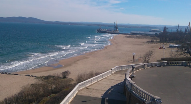 Откраднаха далекогледа от Морската градина в Бургас