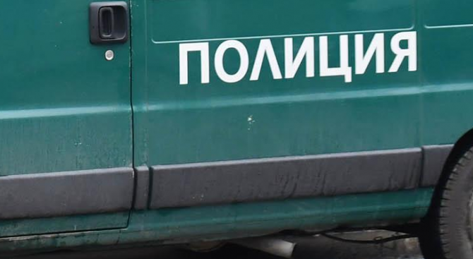 Издирват крадец на кутии с дарения от магазин в Благоевград