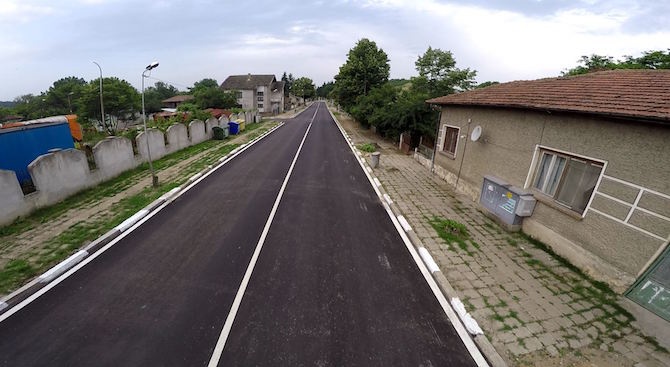 Започна рехабилитацията и на четвъртокласната пътна мрежа на територията на община Дупница