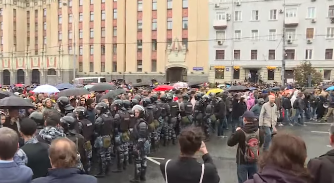 Хиляди излязоха на протест в Москва 