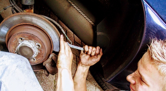 Солени глоби за собствениците на автомобили, които ги ремонтират сами