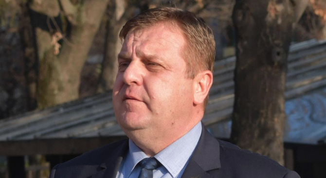 Каракачанов: Процедурата за новите кораби за флота няма да бъде прекратявана