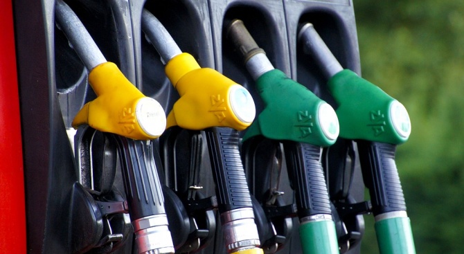 Спад на средната цена на бензина в САЩ от 2,74 долара за галон