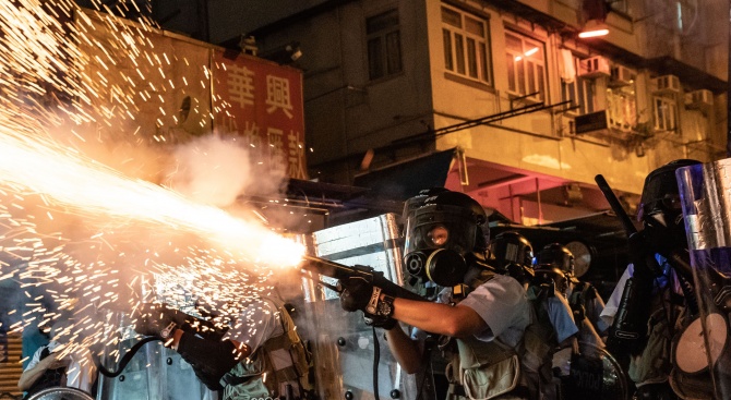 Китай струпа сили до Хонконг
