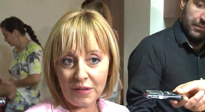 Мая Манолова: Социологически изследвания не коментирам