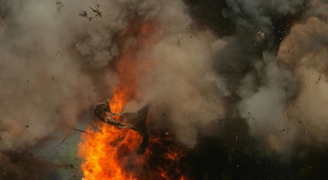 Край бреговете на Индонезия седем души загинаха след пожар на кораб