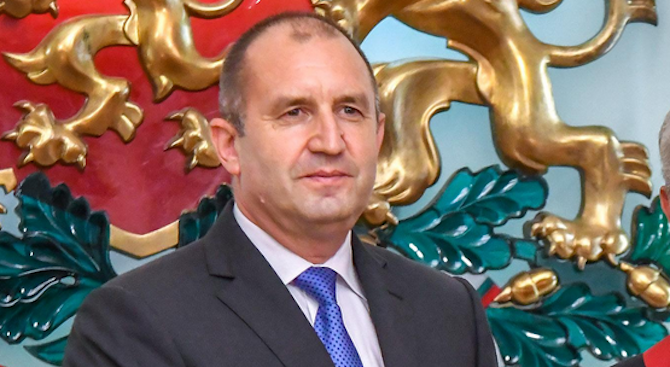 Румен Радев ще удостои български военнослужещи с висше офицерско звание