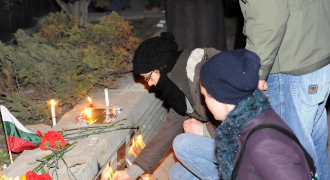 Бдение в памет на убитата 7-годишна Кристин се състоя в центъра на Сливен