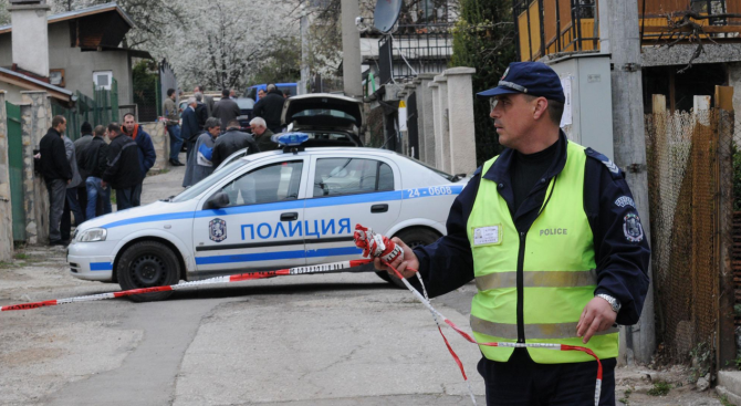 Двама пребиха мъж с бухалки в Димитровград