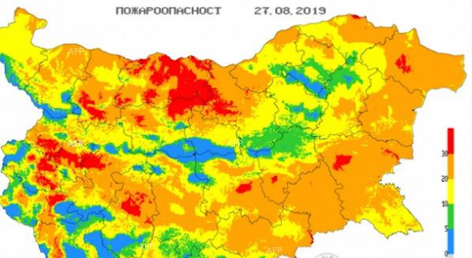 Опасност от пожари в 14 области на страната за утре