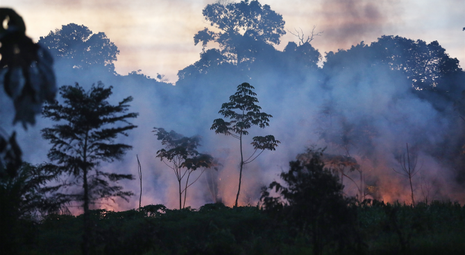 Бразилия отказа помощта на Г-7 за борба с пожарите в Амазония