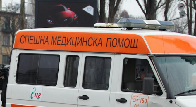 Кола помете внезапно изскочил пиян пешеходец в Хасково
