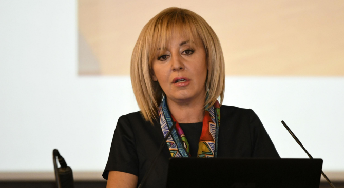 Манолова води с 8% на Фандъкова за кмет на София, сочи проучване на Галъп 