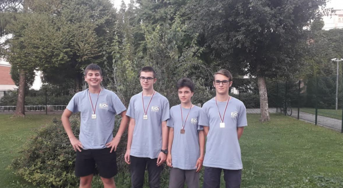 Наши ученици взеха 4 медала от Олимпиада по информатика  