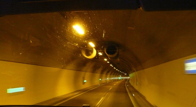 Движението в тунелите "Топли дол" и "Витиня" ще бъде временно ограничено утре