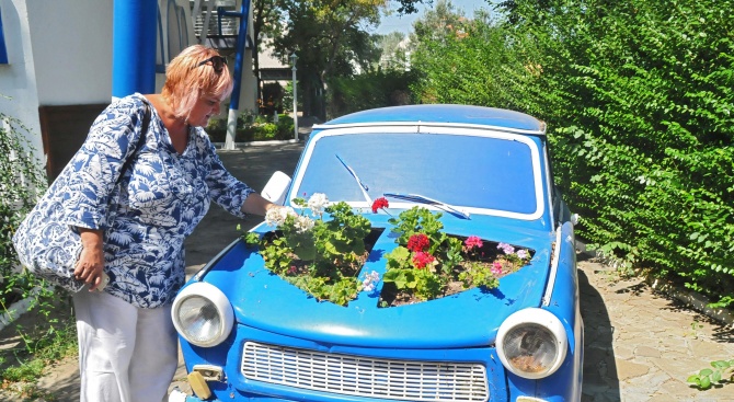 Трабант стана цветарник в Слънчев бряг