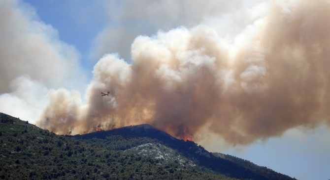 Пожарът в планината Готен в Северна Македония се разшири
