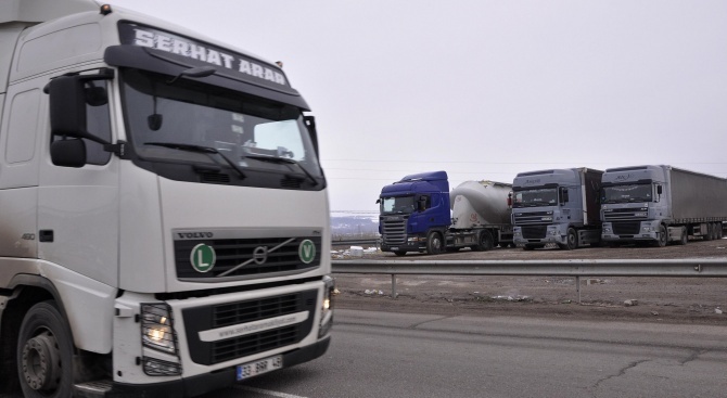 Ограничава се движението на камиони над 12 тона по автомагистралите утре
