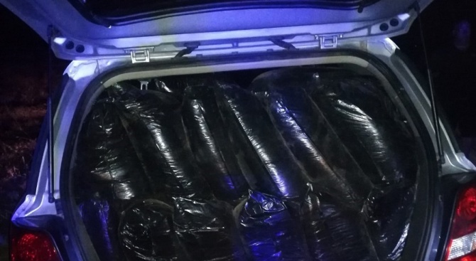 Намериха близо 400 кг контрабанден тютюн при проверка на автомобил