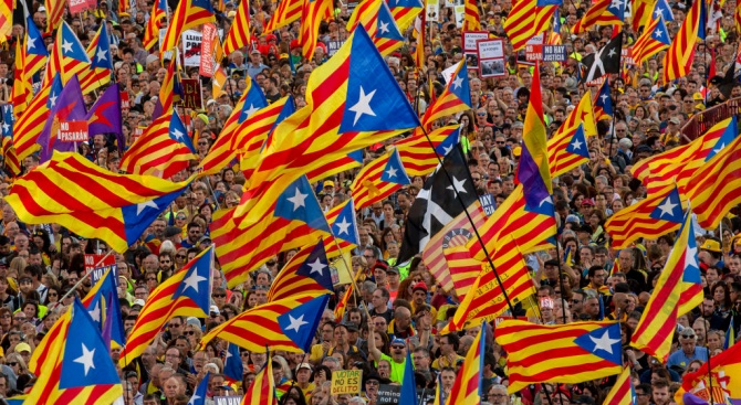 Близо 600 000 поддръжници на независимостта на Каталуния участваха в демонстрация в Барселона