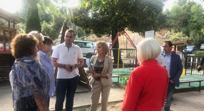 Манолова се срещна с представители на гражданска организация за проблемите на Панчарево и Кокаляне