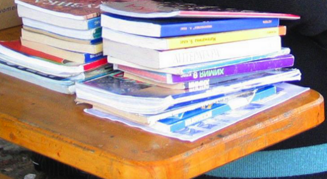 Нови учебници и нови учебни програми за учениците от 4-ти и 10-ти клас