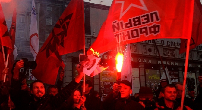 Хиляда души участваха в протестен митинг срещу изборни измами в Санкт Петербург