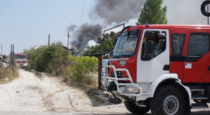 Четири къщи изгоряха при пожар в благоевградското село Бистрица