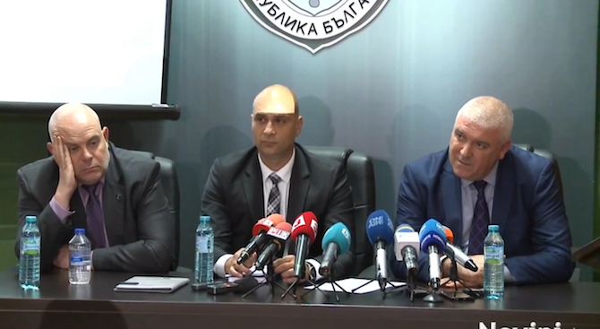 Прокуратурата и ГДБОП са пресекли канал за трафик на оръжия и наркотици за Великобритания