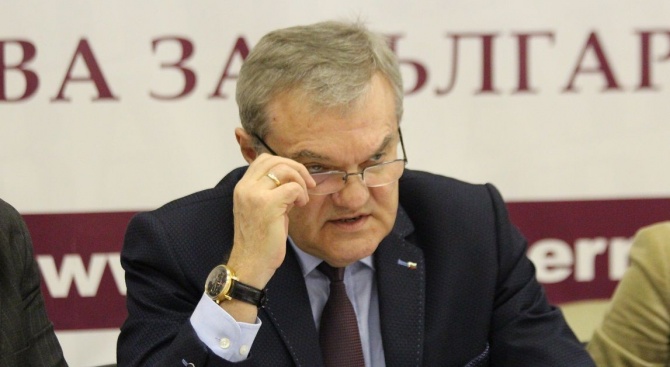 Румен Петков: Гласуваш за Борисов, получаваш Деската