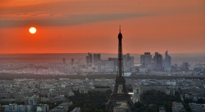 Париж започва борба с вредния шум от двуколесните превозни средства 