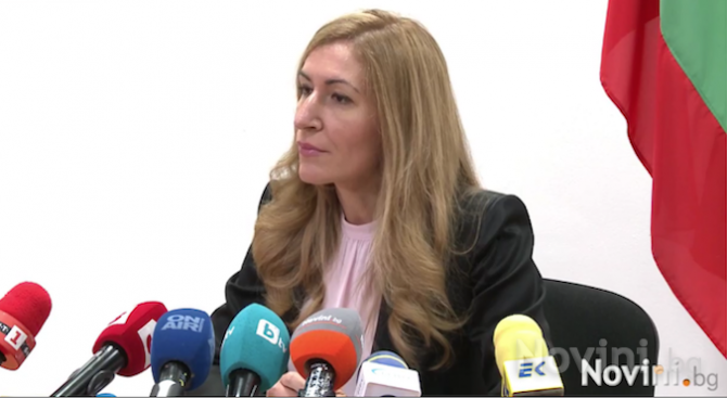Ангелкова с подробности за последствията от фалита на "Томас Кук"