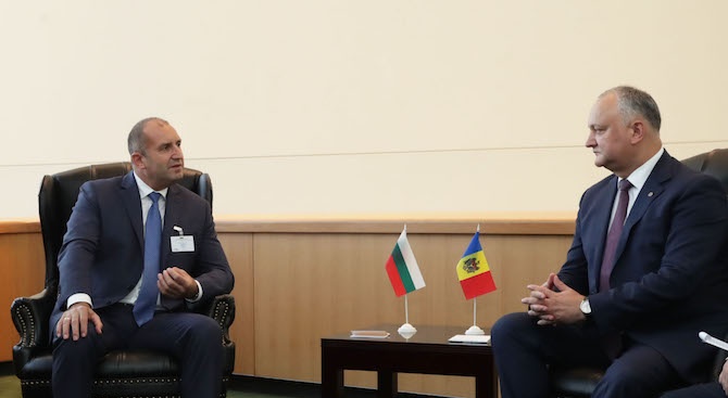 Румен Радев получи уверение от молдовския си колега, че ще се запази статутът на населения с българи Тараклийски район