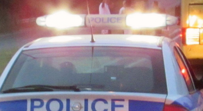 Семеен скандал в Тръстеник: 40-годишна намушка мъж с нож