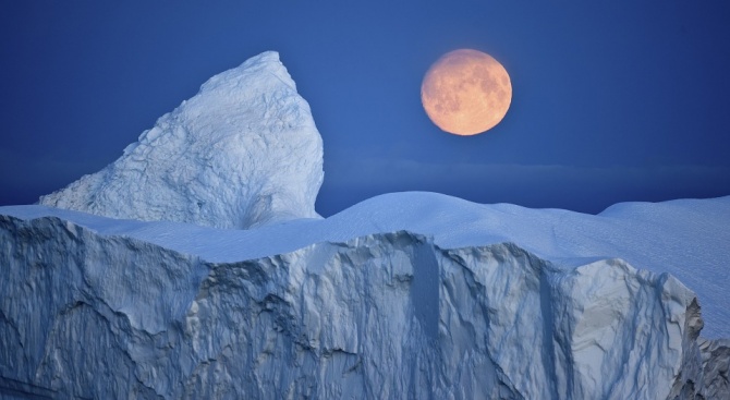 Гигантски айсберг се е откъснал от Антарктика 