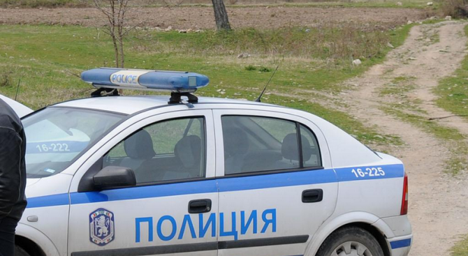 Мъртво пиян блъсна и рани двама души в Устрем