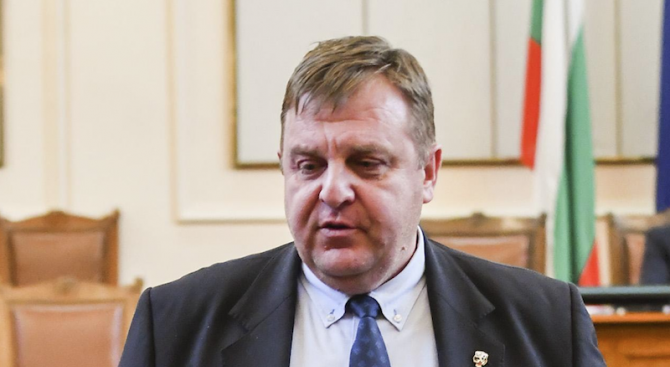 Каракачанов: Поведението на Сидеров в БНТ e откровена обида за българския народ