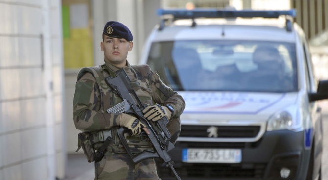 Петима полицаи са убити в Париж 