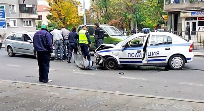 Полицейска гонка край Асеновград завърши с катастрофа