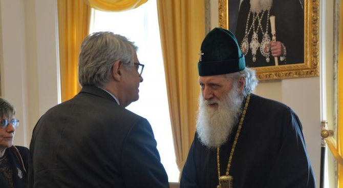 Патриарх Неофит се срещна с гръцкия посланик у нас Григориос Василоконстандакис