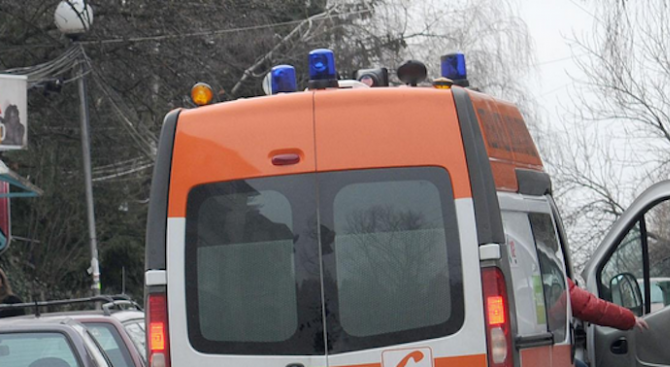Две деца са били блъснати от кола във Варна