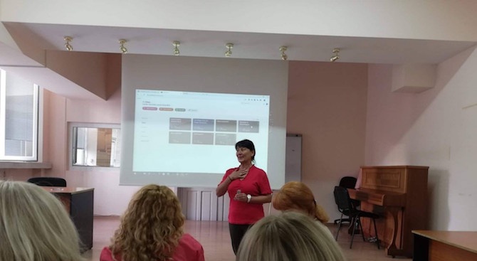 Езиковата гимназия в Ловеч представи в Бургас новаторски подходи към учебното съдържание 