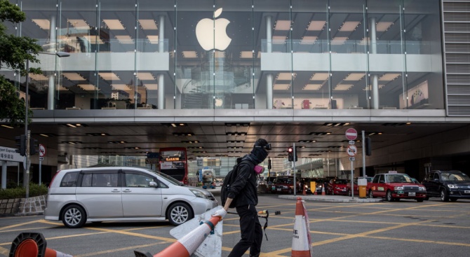 Apple махна приложение, с което протестиращи следяха полицията в Хонконг