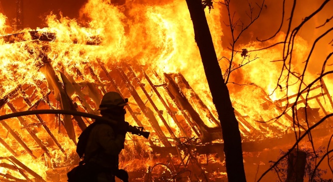 Външно: Няма данни за пострадали българи при пожарите в Калифорния